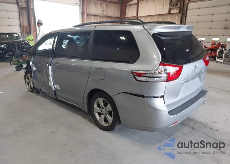 2017 Toyota Sienna Le 8 Passenger из США, поврежденный, VIN 5TDKZ3DC3HS796885